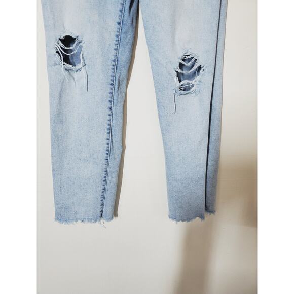 Levi’s Women’s 27 Jeans RIBCAGE STRAIGHT High Rise Light Wash Distressed - Picture 3 of 8